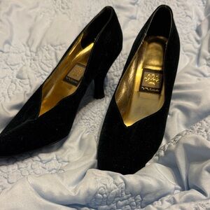 Nina Women's Green velvet heels